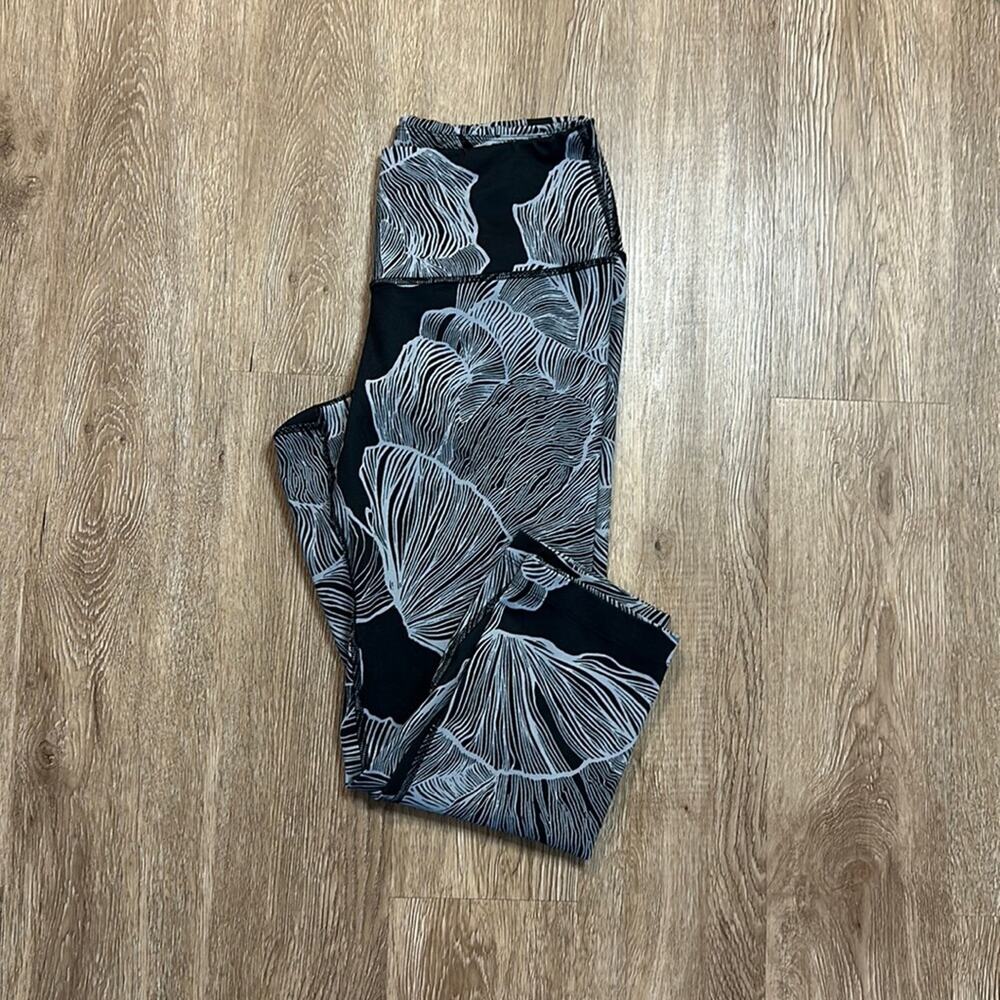 The North Face Motivation High Rise Crop Tights Size Large